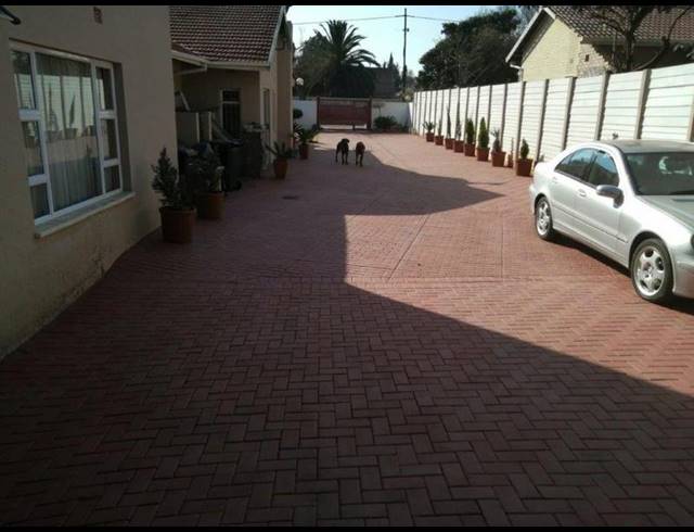 7 BEDROOM HOUSE FOR SALE IN CLAYVILLE
